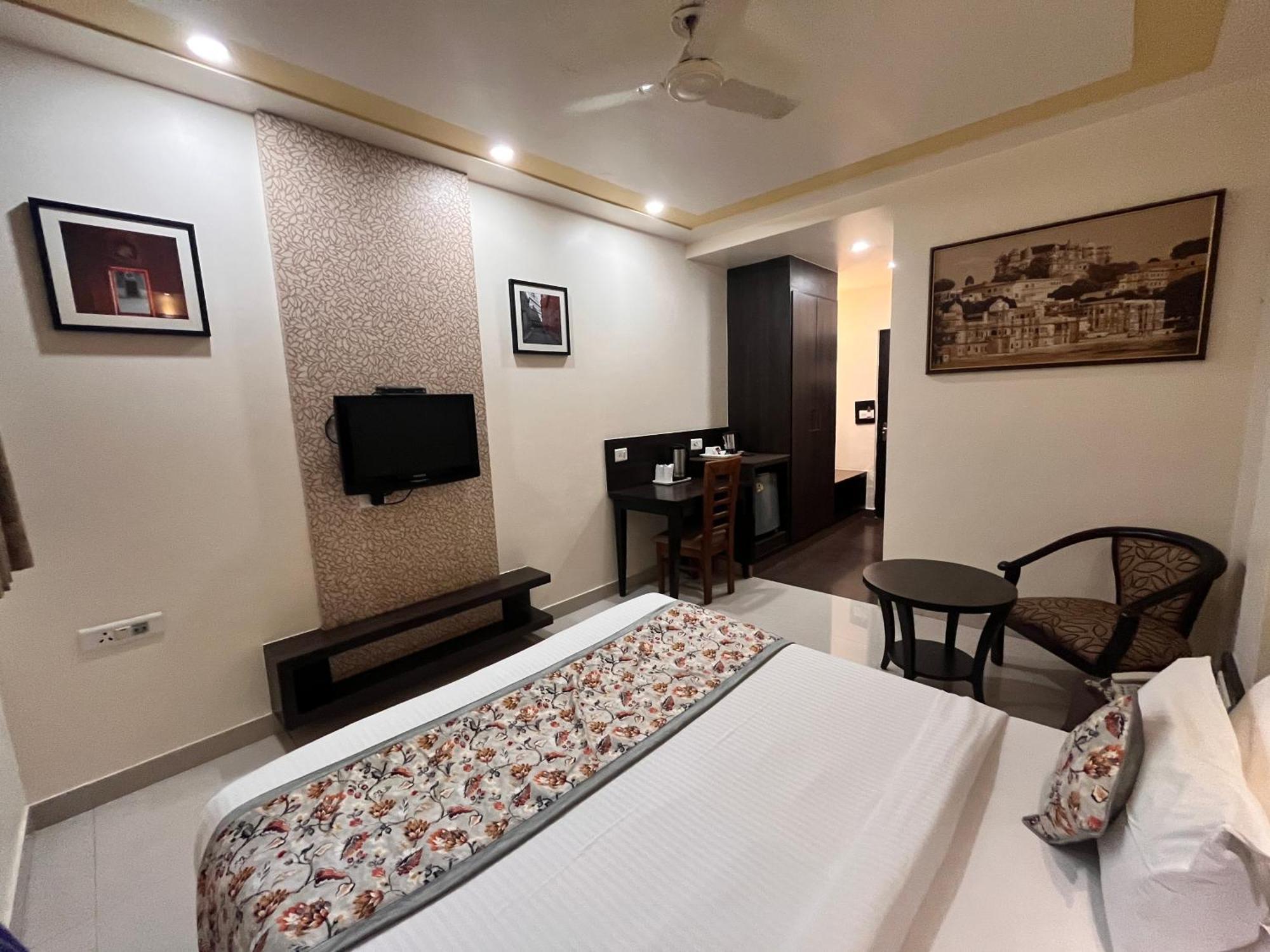 Ratnawali - A Vegetarian Heritage Hotel جايبور المظهر الخارجي الصورة